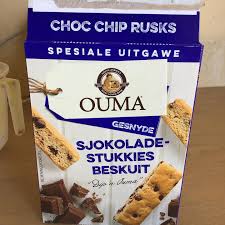 Ouma Sjokolade Stukkies Beskuit South African Traditional Rusks with Chocolate Chips, Authentic Oven Baked Crunchy Biscotti Style Breakfast & Tea Time Snack, Imported Premium Hard Rusks, Perfect for Coffee Dunking